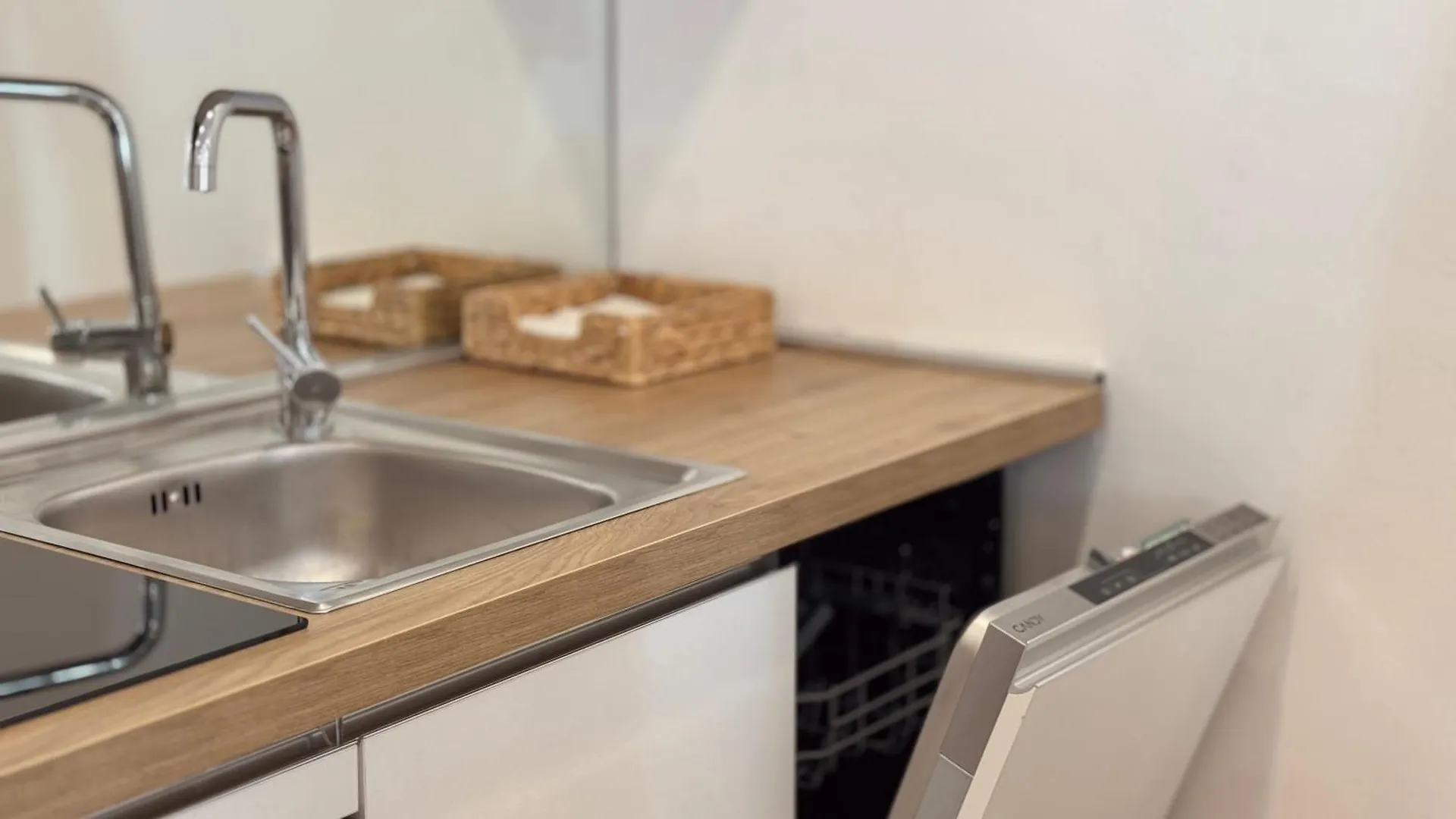 The Three Bs - Central House Bergamo Apartman